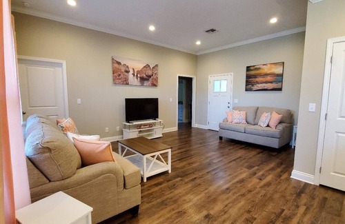 Calhoun House | Discover Covered Parking, Free Wifi & Smart TVs Awaits