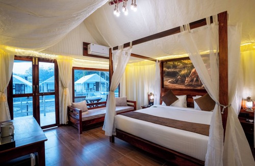 Bail Parao Hotel | Relax at Click Resort Corbett, Tiger Den with Pool & Spa