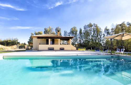 Alghero Villa | Alghero Villa: Poolside Retreat with Oceanfront Views