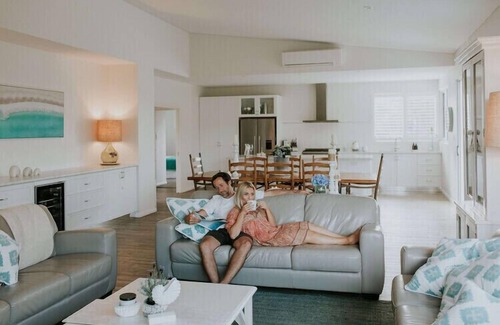 Yallingup House | Exquisite Cliff Beach House: Secluded Oceanfront Retreat