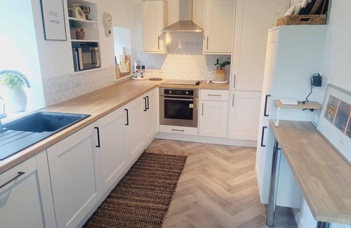Ardroil House | Scenic Cliff Cottage: 3 Bedroom Retreat by Uig's Beach