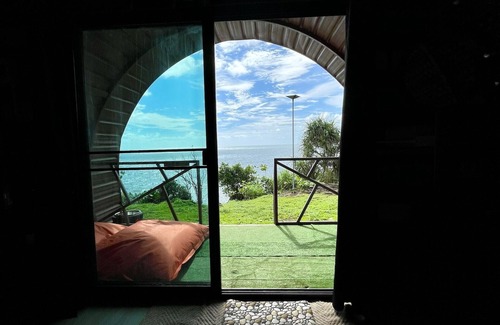 Bang Bao Bay Hotel | Inviting Cliff Cottage Resort: Family-Friendly Retreat with Pool