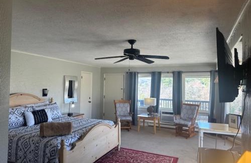 Blowing Rock Hotel | Family-Friendly Retreat at Cliff Dwellers Inn with Pets Welcome