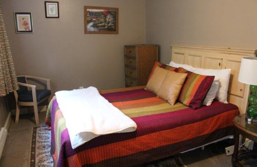 Blowing Rock Hotel | Family-Friendly Retreat at Cliff Dwellers Inn with Pets Welcome