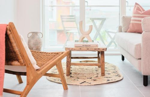 Newquay City Centre Apartment | Exceptional Cliff Edge Hotel - Pet-Friendly & Family-Oriented