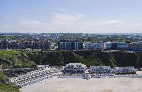 Newquay City Centre Apartment | Exceptional Cliff Edge Hotel - Pet-Friendly & Family-Oriented