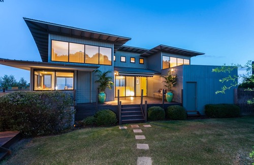 Fairhaven House | Oceanfront Bliss at Cliff Edge ID - FH092 with Top Amenities