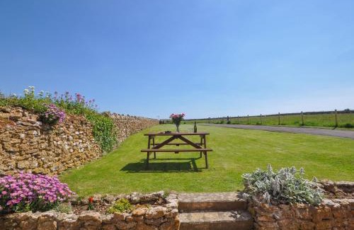 Bridport House | Pet-Friendly Cliff Farm No 2 Cottage with Great Reviews!