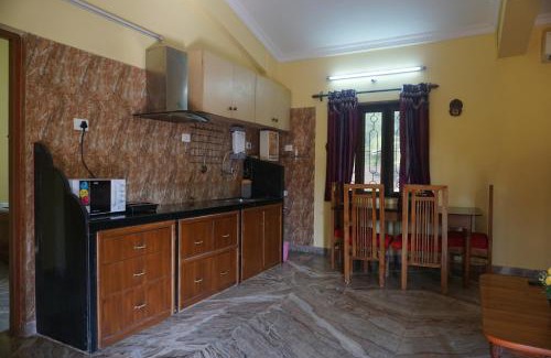 Fatona Apartment | Relax at Cliff Heaven: Pet-Friendly with Pool & Family Fun