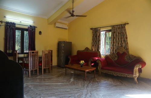 Fatona Apartment | Relax at Cliff Heaven: Pet-Friendly with Pool & Family Fun