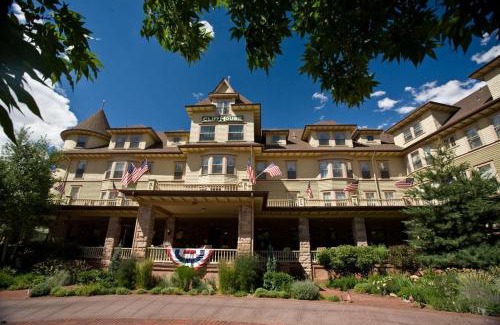 Manitou Springs Historic District Hotel | Experience Cliff House at Pikes Peak: Family-Friendly Retreat