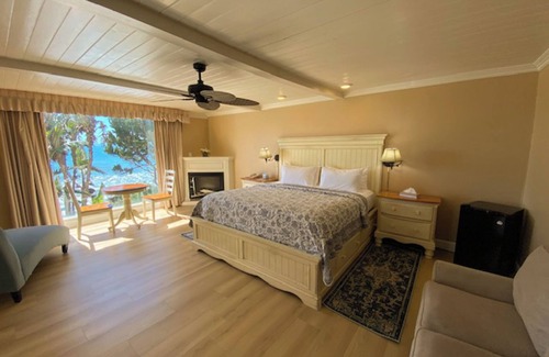 Mussel Shoals Hotel | Relaxing Cliff House Inn on the Ocean with Pool & Spa