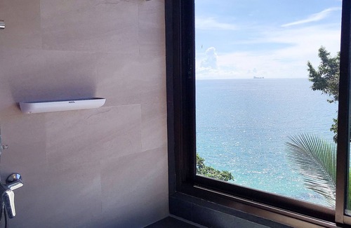 Ko Lanta Hotel | Highly Rated Cliff Lanta Suite with Family-Friendly Amenities