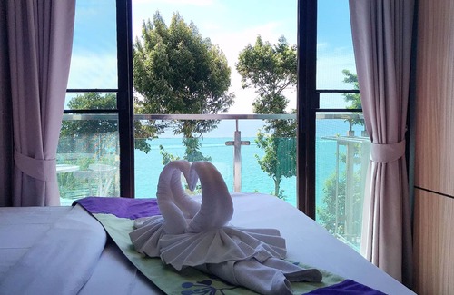 Ko Lanta Hotel | Highly Rated Cliff Lanta Suite with Family-Friendly Amenities