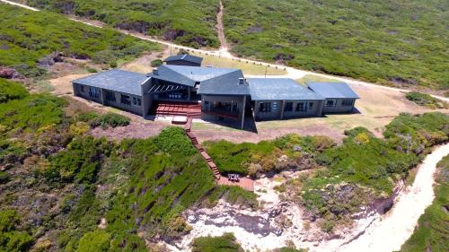 Gouritz House | Stylish Farmhouse On The Rocks - Guest Rated 9/10