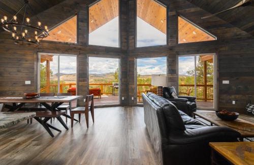 Orderville House | Experience Cliff's Edge: Scenic Views & Family-Friendly Stay