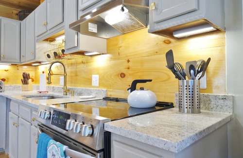 Basye House | Family-Friendly Cliff's End Retreat with Pool & Kitchen