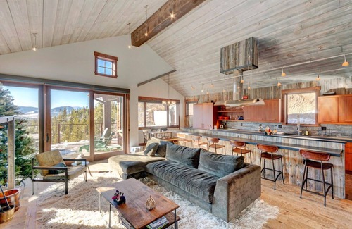 Tabernash House | Experience New Cliff Side Chalet: Amazing Views & Hot Tub