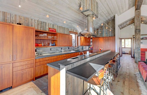 Tabernash House | Experience New Cliff Side Chalet: Amazing Views & Hot Tub