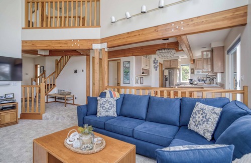 Neskowin House | Oceanfront Escape with King Suite & Breathtaking Views