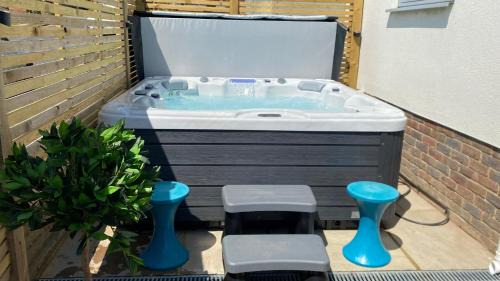 Saltdean House | Beachfront Bliss at Cliff Top Heights Near Brighton