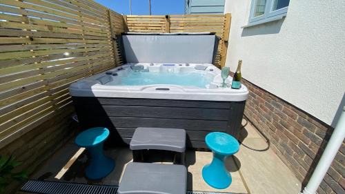 Saltdean House | Beachfront Bliss at Cliff Top Heights Near Brighton