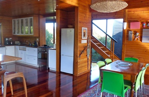 Victoria Bay Villa | Cliff Top House No.24: Ocean View Retreat with Breakfast
