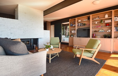 Flinders House | Iconic Cliff Top Home with Ocean View and Breakfast