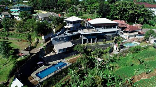 Cisarua Villa | Cliff Top Villa, Puncak