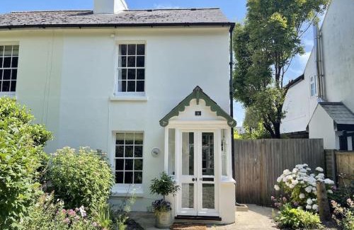 Deal House | Pet-Friendly Cliffeside Cottage: Guest Rated 10/10