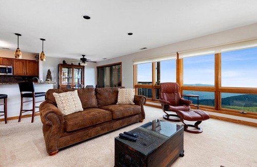 Nellysford Condo | Experience Cliffs 27 with Exclusive Wintergreen Perks