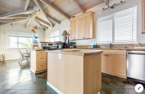 Captain Cook House | Oceanfront Getaway with Pool: The Cove at Milolii Awaits