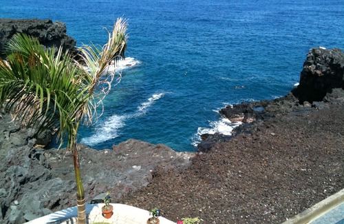 Captain Cook House | Oceanfront Getaway with Pool: The Cove at Milolii Awaits