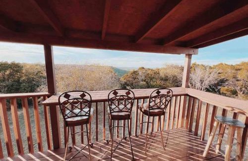 Glen Rose House | Cliffside Cabin @ High Hope Ranch Cowboy POOL!