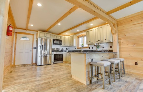 Woodland Cabin | Cozy Cliffside Cabin with Hot Tub and Pickleball Fun!