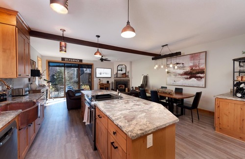 Purgatory House | Breathtaking Mountain Views - Pet Friendly with Hot Tub