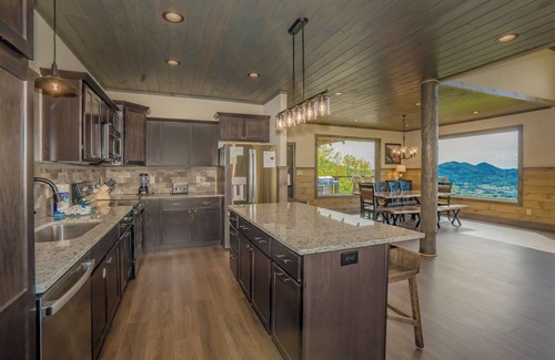 Gatlinburg - Pigeon Forge Cabin | Experience Cliffside Scenic Splendor with Indoor Pool & Hot Tub