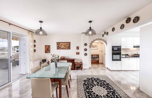 Tala Villa | Cliffside Villa - Ideal Three Bedroom Retreat with Pool
