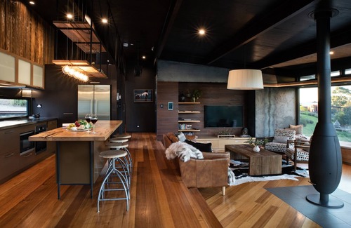 Hepburn House | Serene Clifftop at Hepburn: 5-Star Spa Retreat Awaits