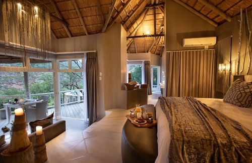 Vaalwater Hotel | Exclusive Clifftop Safari Retreat with Pool & Spa Amenities