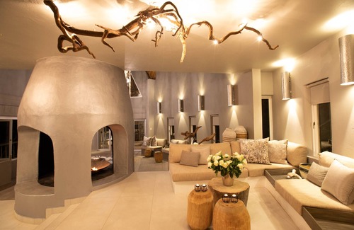 Vaalwater Hotel | Exclusive Clifftop Safari Retreat with Pool & Spa Amenities
