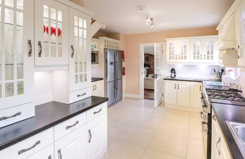 Tully Cottage | Family-Friendly Clifftop Haven in Tully, County Galway