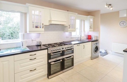 Tully Cottage | Family-Friendly Clifftop Haven in Tully, County Galway