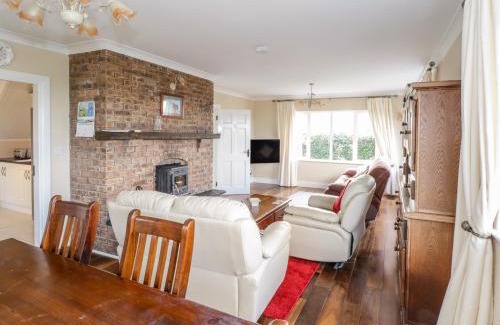 Tully House | Discover Clifftop Haven: Family-Friendly 4-Star Retreat