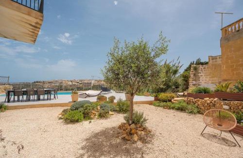 Xaghra Apartment | Oceanfront Clifftop Lodge with Pool and Pet-Friendly Stay