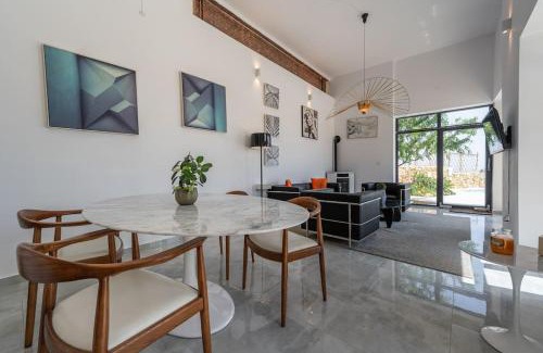 Xaghra Apartment | Oceanfront Clifftop Lodge with Pool and Pet-Friendly Stay