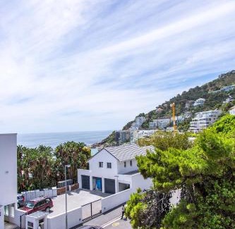 Bantry Bay Apartment | Oceanfront Bliss at Clifton Beachfront Studio - 4 Star Rated