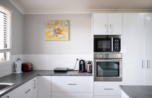 Clifton Grove Apartment | Discover Clifton Grove - Rural Retreat with Kitchen & Breakfast