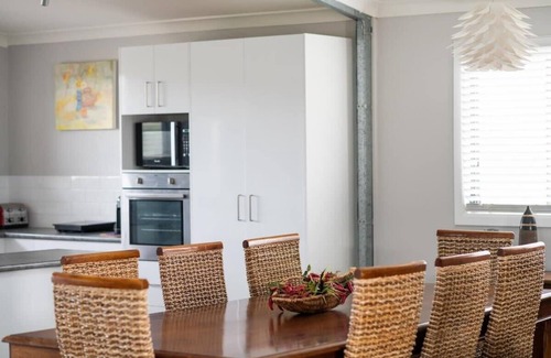 Clifton Grove Apartment | Discover Clifton Grove - Rural Retreat with Kitchen & Breakfast