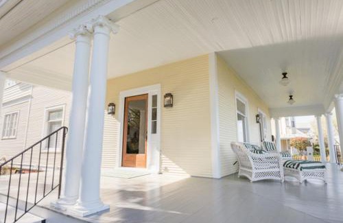 Natchez House | Inviting Clifton House - Queen Suite with River Views